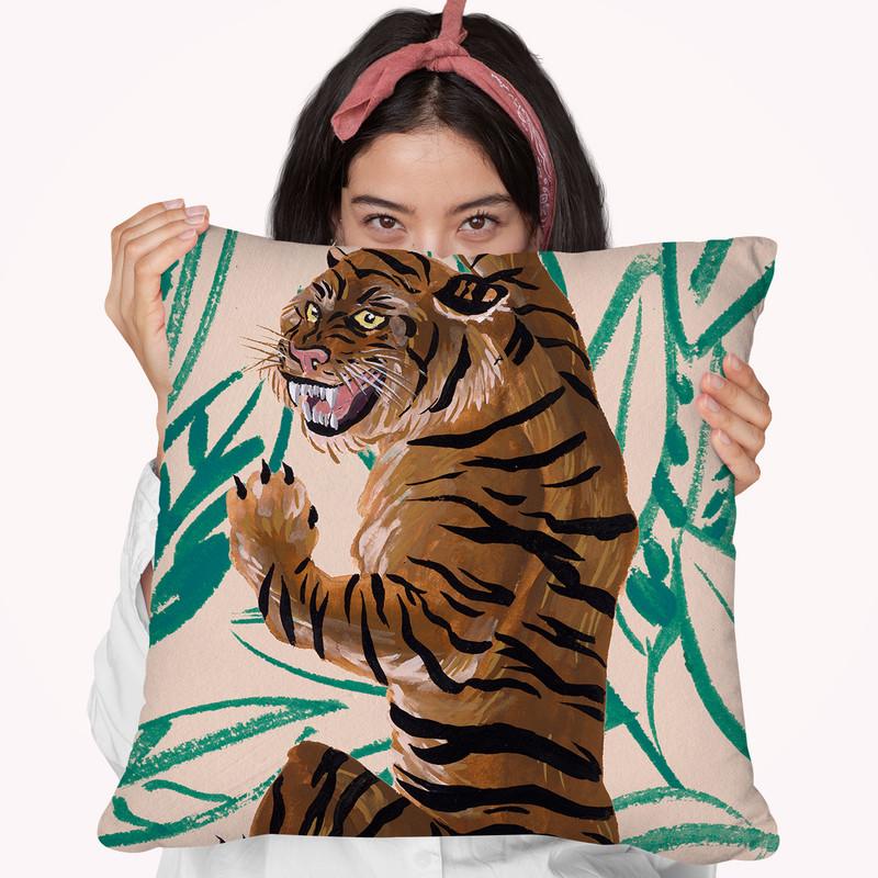 Tigre De Siberie Iv Throw Pillow By World Art Group
